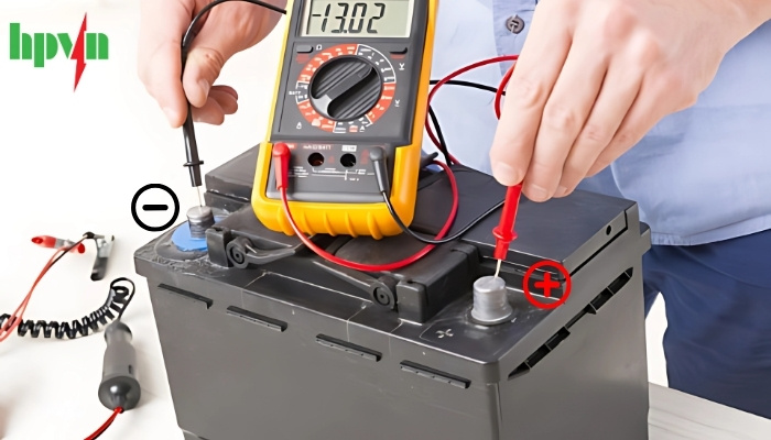 Kết nối đúng cực ắc quy