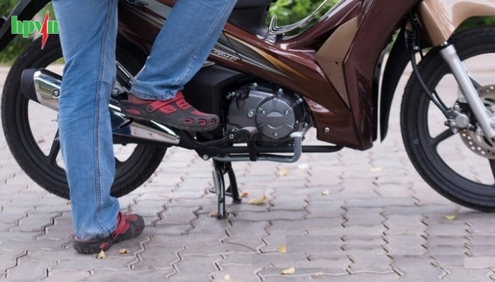 xe máy hết ắc quy