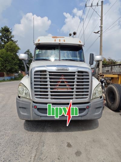 Thay bình ắc quy GS xe ô tô quốc lộ 13