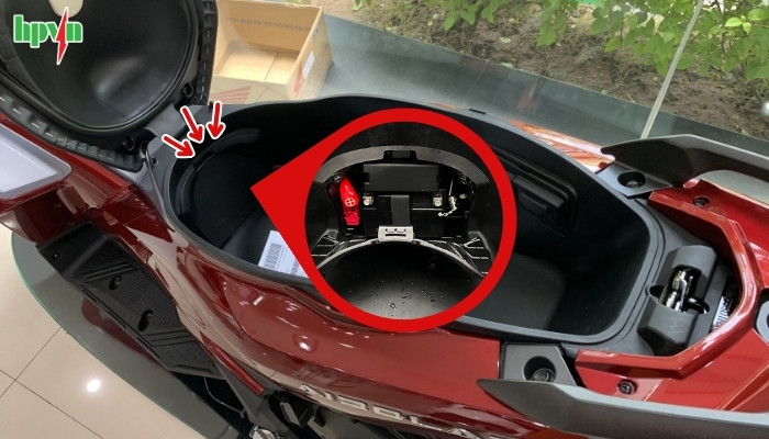 Vị trí ắc quy xe Air Blade đời mới từ 2023 về sau