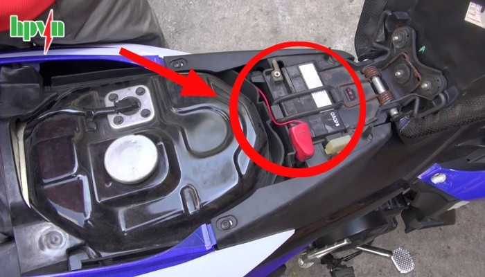 Vị trí ắc quy xe Exciter 2010, 135