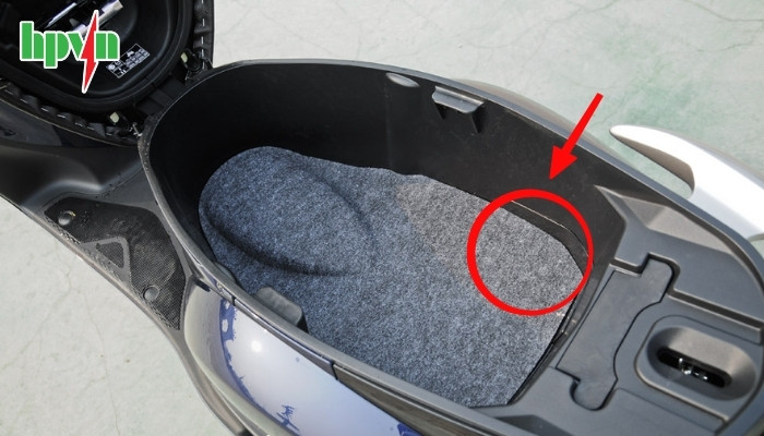 Vị trí bình ắc quy xe yamaha grande